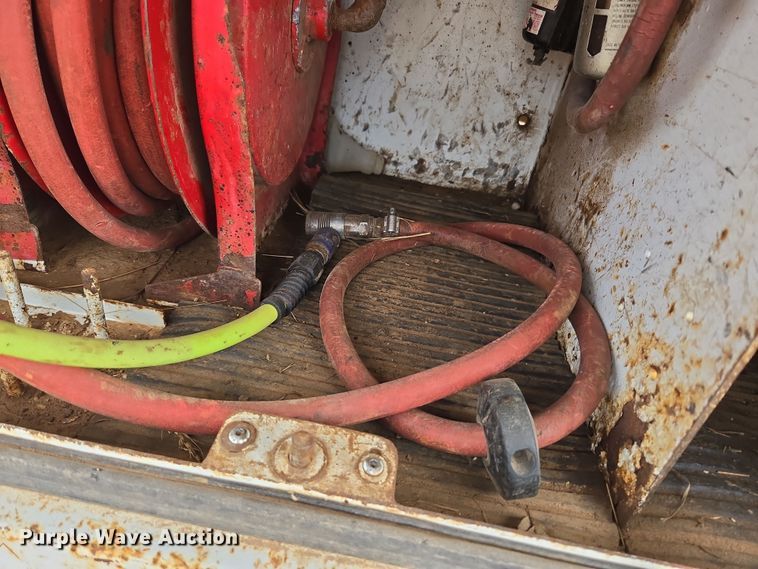 image for item DT7062 2001 International 4700 utility / service truck