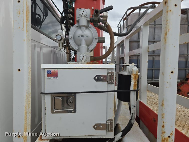 image for item DT7062 2001 International 4700 utility / service truck