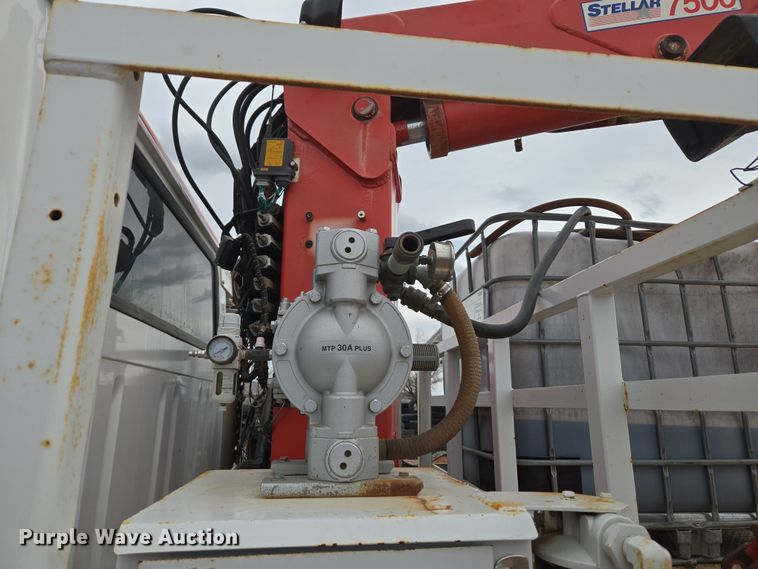 image for item DT7062 2001 International 4700 utility / service truck