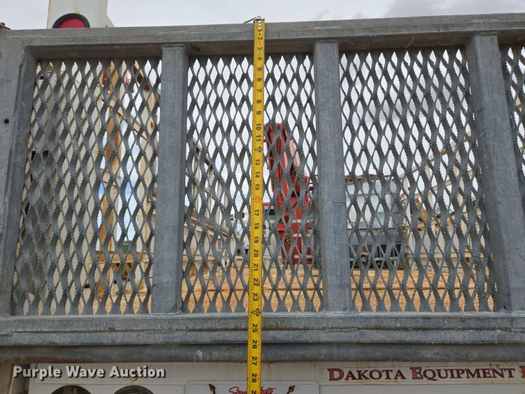 image for item DT7062 2001 International 4700 utility / service truck