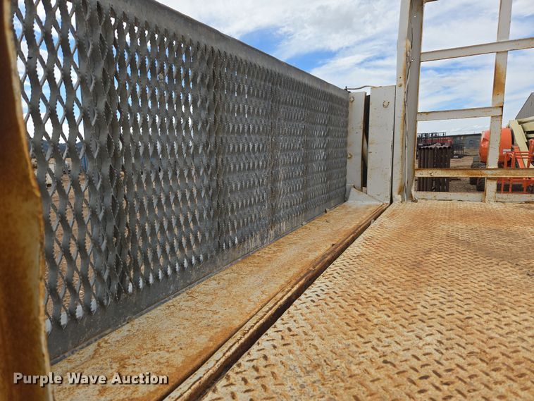 image for item DT7062 2001 International 4700 utility / service truck