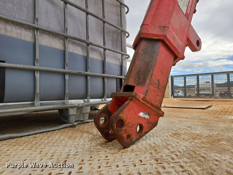 image for item DT7062 2001 International 4700 utility / service truck