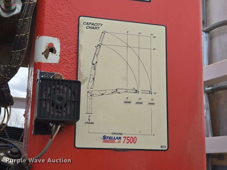 image for item DT7062 2001 International 4700 utility / service truck