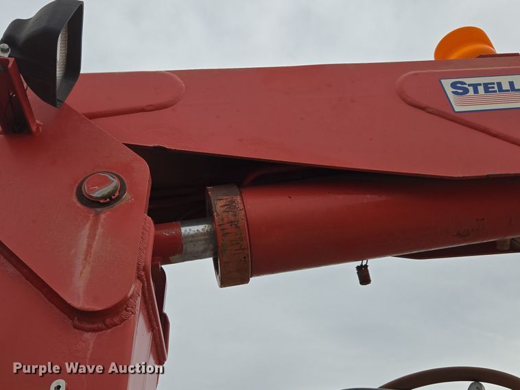 image for item DT7062 2001 International 4700 utility / service truck