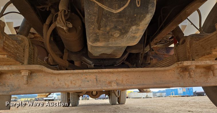 image for item DT7062 2001 International 4700 utility / service truck