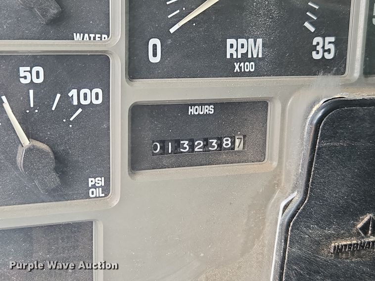 image for item DT7062 2001 International 4700 utility / service truck