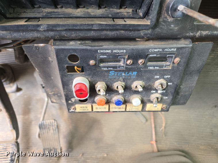 image for item DT7062 2001 International 4700 utility / service truck