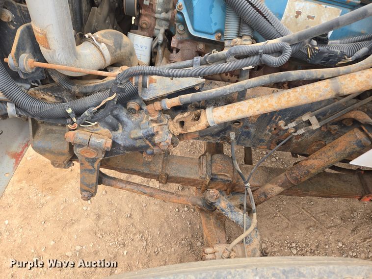 image for item DT7062 2001 International 4700 utility / service truck