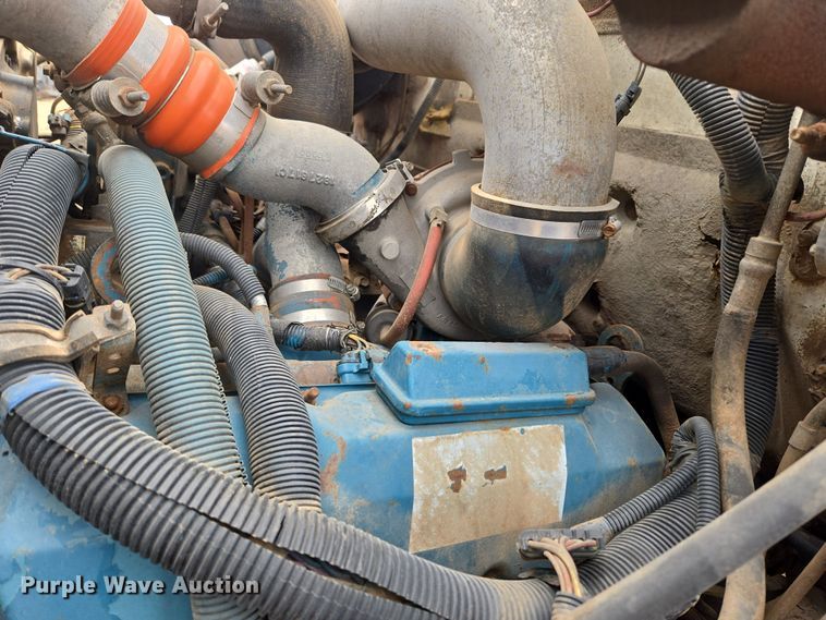 image for item DT7062 2001 International 4700 utility / service truck