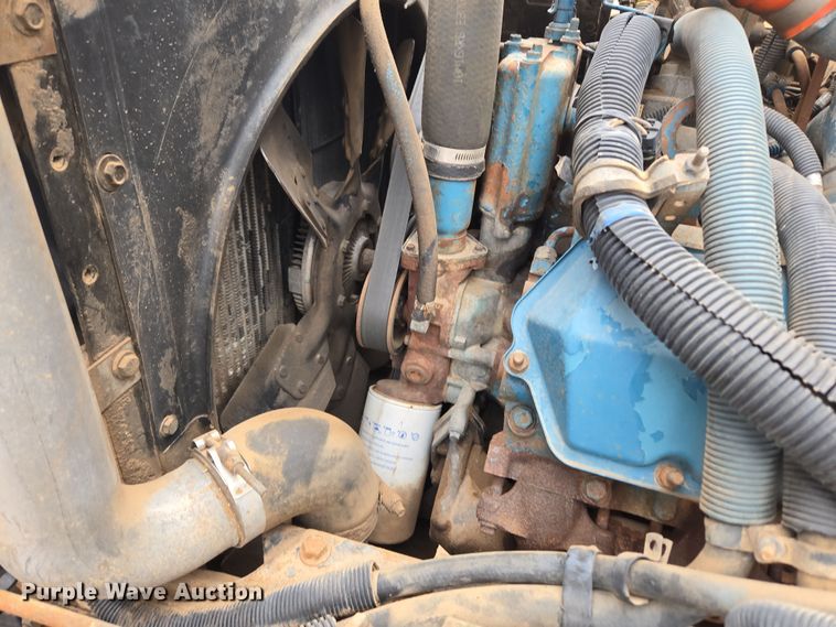 image for item DT7062 2001 International 4700 utility / service truck