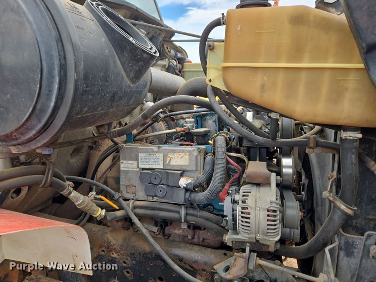 image for item DT7062 2001 International 4700 utility / service truck