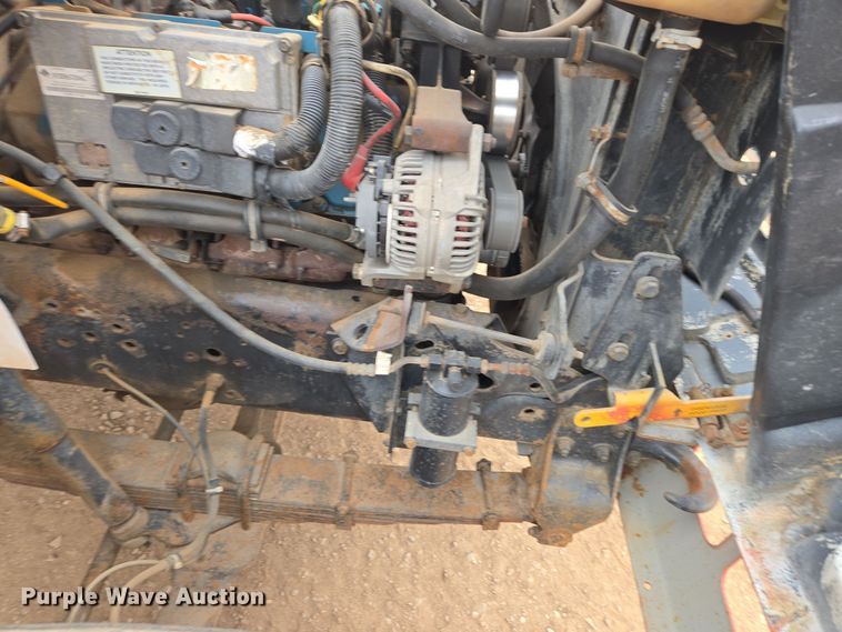 image for item DT7062 2001 International 4700 utility / service truck