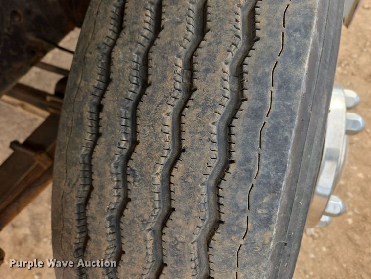 image for item DT7062 2001 International 4700 utility / service truck