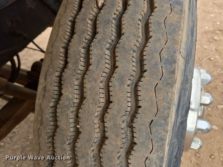 image for item DT7062 2001 International 4700 utility / service truck