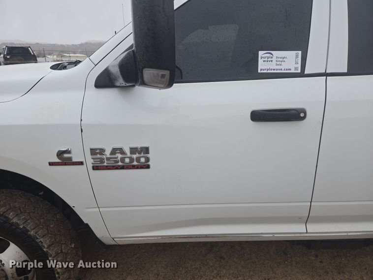 image for item DT7065 2017 Dodge Ram 3500 Crew Cab flatbed pickup truck