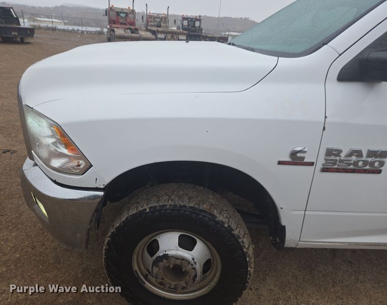 image for item DT7065 2017 Dodge Ram 3500 Crew Cab flatbed pickup truck