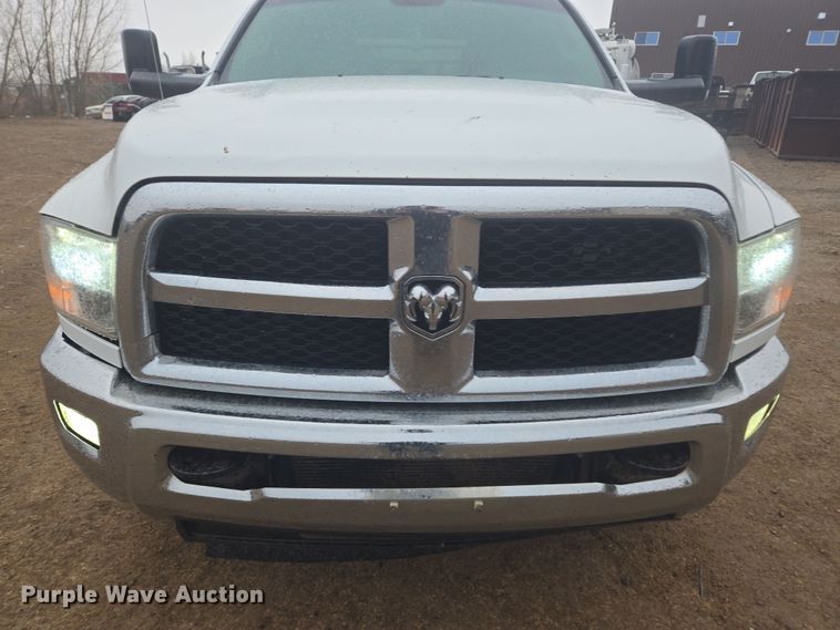 image for item DT7065 2017 Dodge Ram 3500 Crew Cab flatbed pickup truck