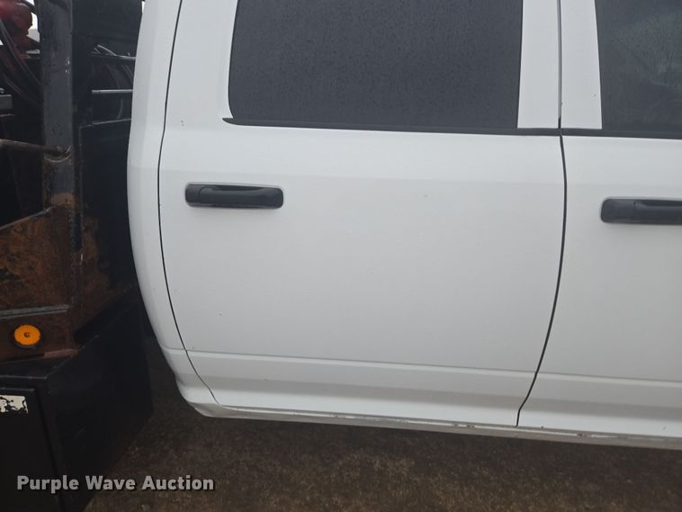 image for item DT7065 2017 Dodge Ram 3500 Crew Cab flatbed pickup truck