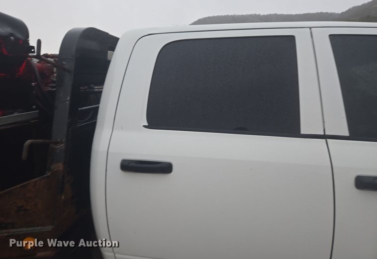 image for item DT7065 2017 Dodge Ram 3500 Crew Cab flatbed pickup truck