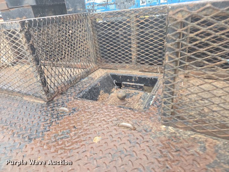 image for item DT7065 2017 Dodge Ram 3500 Crew Cab flatbed pickup truck