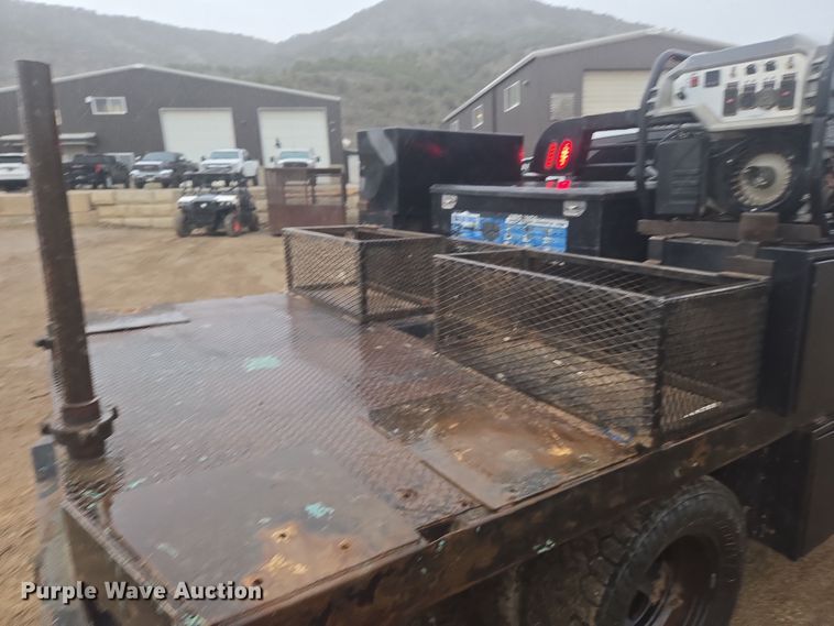 image for item DT7065 2017 Dodge Ram 3500 Crew Cab flatbed pickup truck