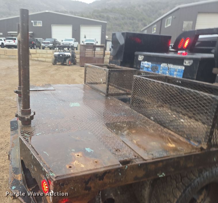 image for item DT7065 2017 Dodge Ram 3500 Crew Cab flatbed pickup truck