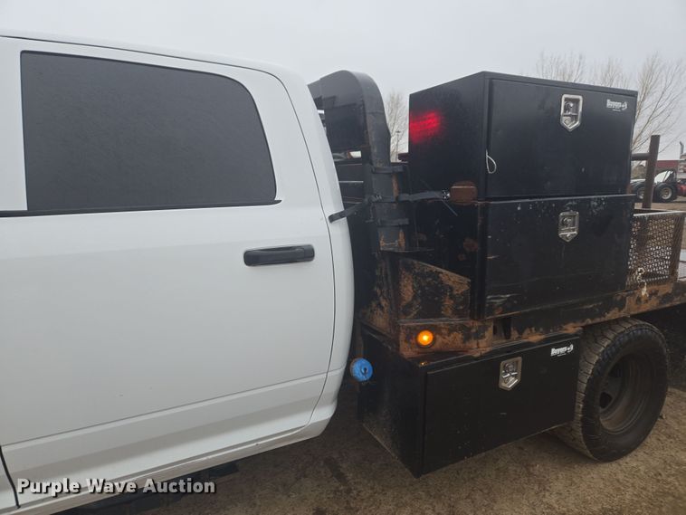 image for item DT7065 2017 Dodge Ram 3500 Crew Cab flatbed pickup truck