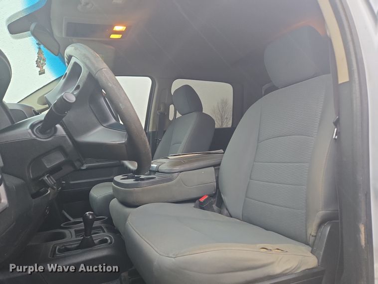 image for item DT7065 2017 Dodge Ram 3500 Crew Cab flatbed pickup truck