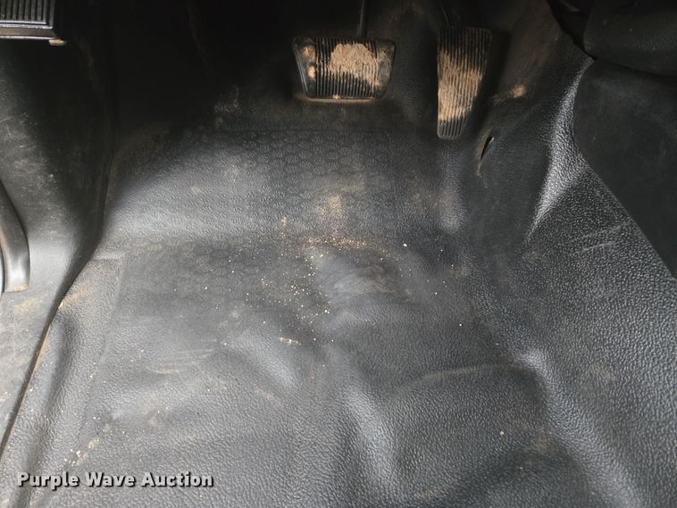 image for item DT7065 2017 Dodge Ram 3500 Crew Cab flatbed pickup truck