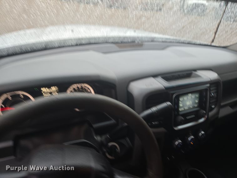 image for item DT7065 2017 Dodge Ram 3500 Crew Cab flatbed pickup truck