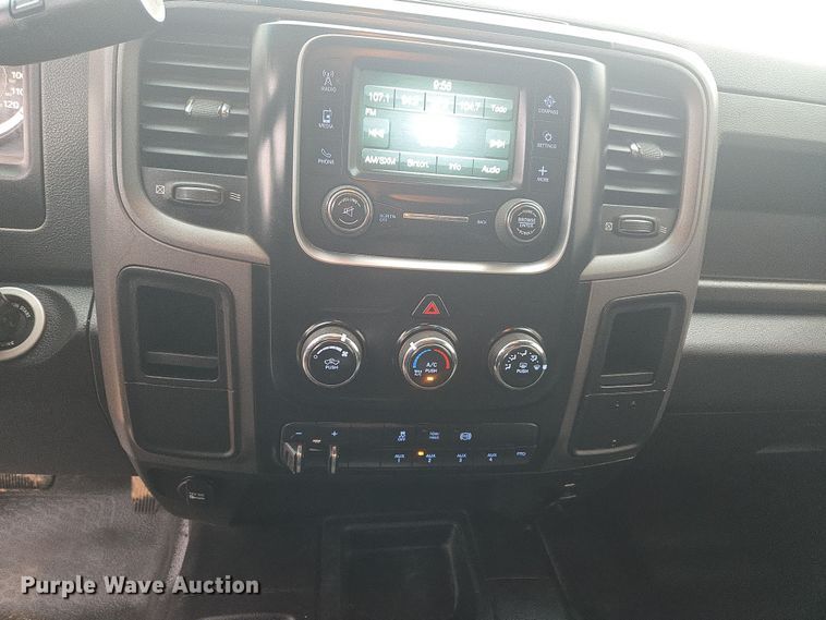 image for item DT7065 2017 Dodge Ram 3500 Crew Cab flatbed pickup truck