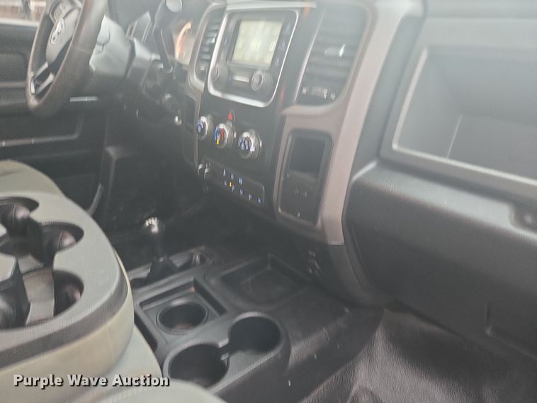 image for item DT7065 2017 Dodge Ram 3500 Crew Cab flatbed pickup truck