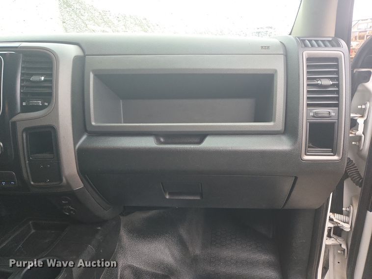 image for item DT7065 2017 Dodge Ram 3500 Crew Cab flatbed pickup truck