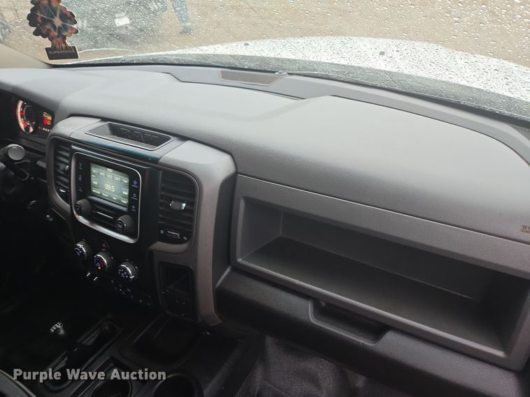 image for item DT7065 2017 Dodge Ram 3500 Crew Cab flatbed pickup truck