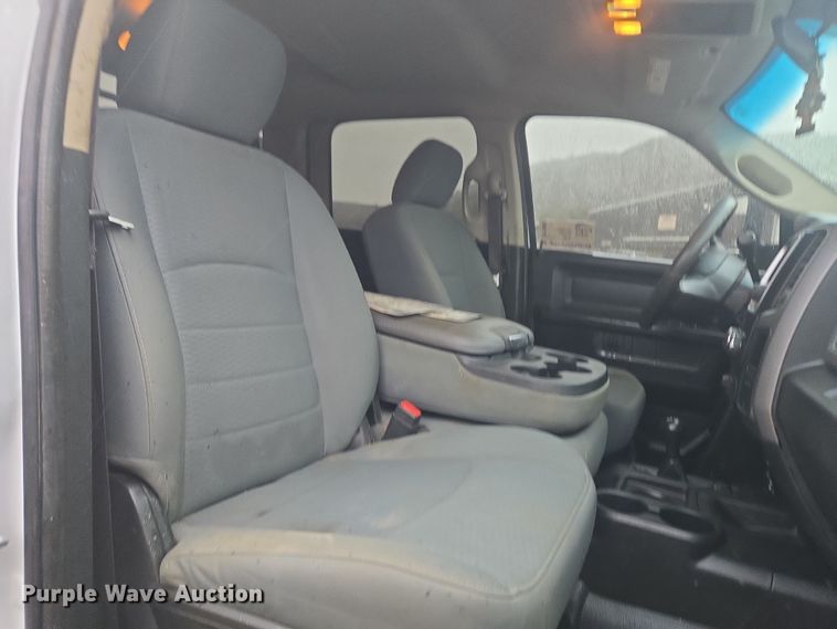 image for item DT7065 2017 Dodge Ram 3500 Crew Cab flatbed pickup truck