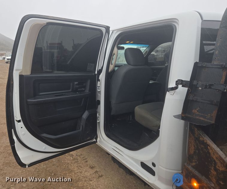 image for item DT7065 2017 Dodge Ram 3500 Crew Cab flatbed pickup truck