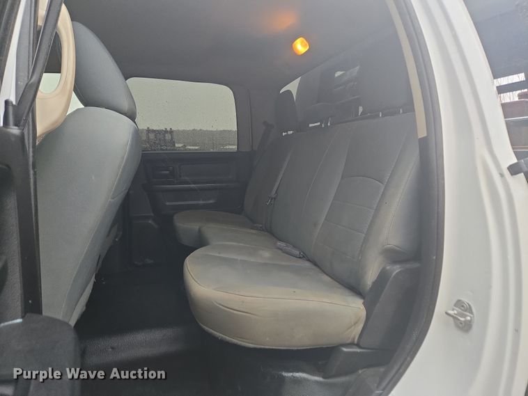 image for item DT7065 2017 Dodge Ram 3500 Crew Cab flatbed pickup truck