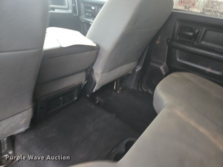 image for item DT7065 2017 Dodge Ram 3500 Crew Cab flatbed pickup truck