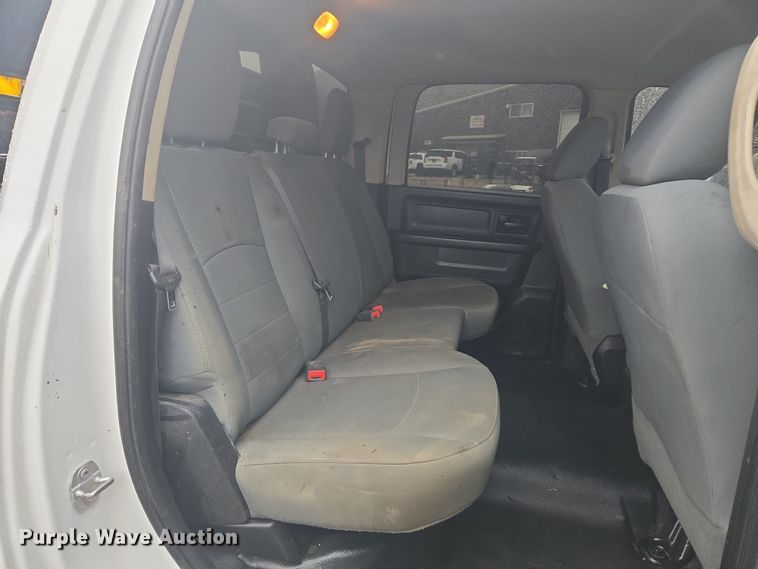 image for item DT7065 2017 Dodge Ram 3500 Crew Cab flatbed pickup truck