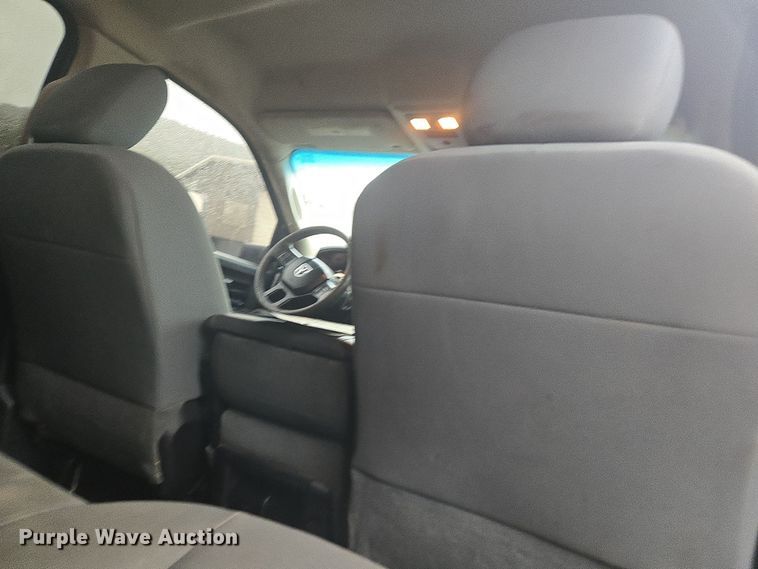 image for item DT7065 2017 Dodge Ram 3500 Crew Cab flatbed pickup truck