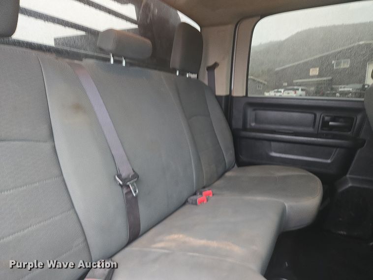 image for item DT7065 2017 Dodge Ram 3500 Crew Cab flatbed pickup truck