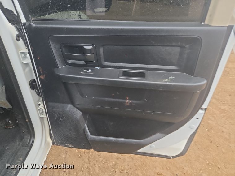 image for item DT7065 2017 Dodge Ram 3500 Crew Cab flatbed pickup truck