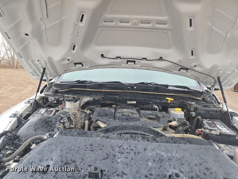 image for item DT7065 2017 Dodge Ram 3500 Crew Cab flatbed pickup truck