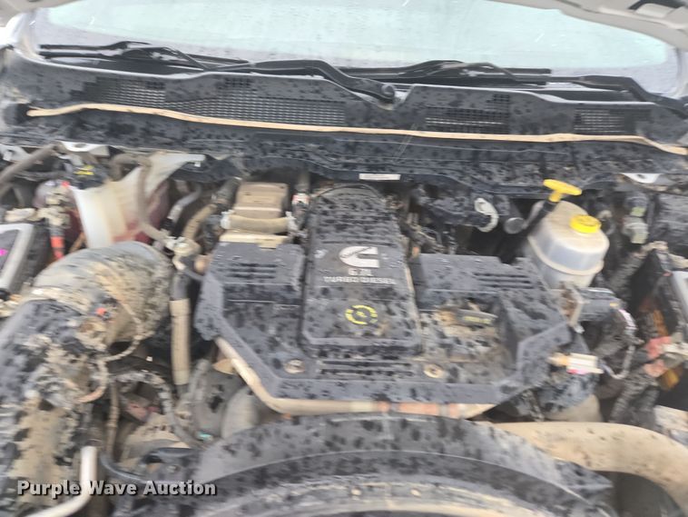 image for item DT7065 2017 Dodge Ram 3500 Crew Cab flatbed pickup truck