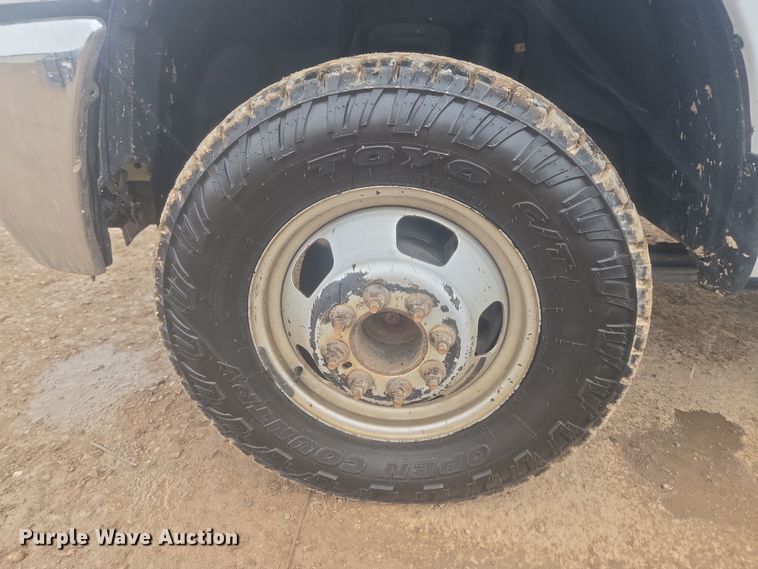 image for item DT7065 2017 Dodge Ram 3500 Crew Cab flatbed pickup truck