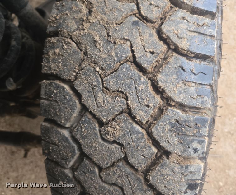 image for item DT7065 2017 Dodge Ram 3500 Crew Cab flatbed pickup truck