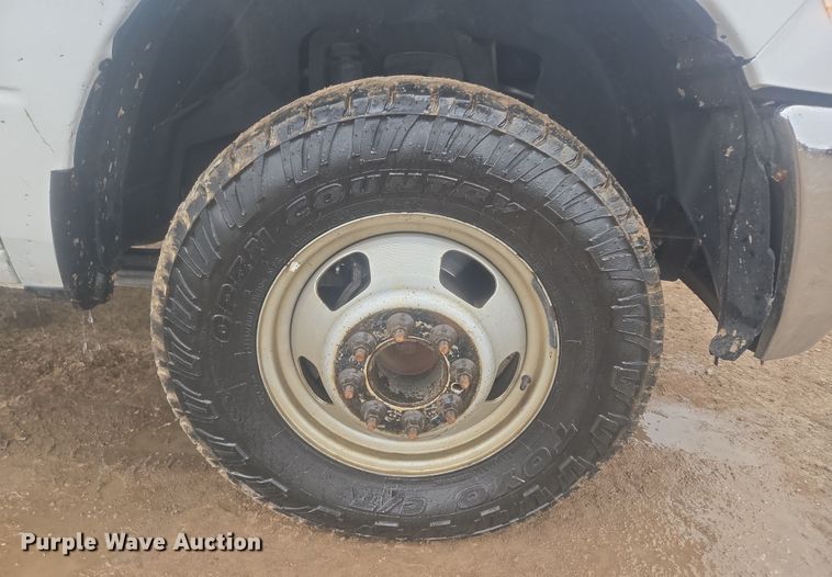 image for item DT7065 2017 Dodge Ram 3500 Crew Cab flatbed pickup truck