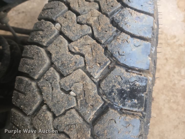 image for item DT7065 2017 Dodge Ram 3500 Crew Cab flatbed pickup truck