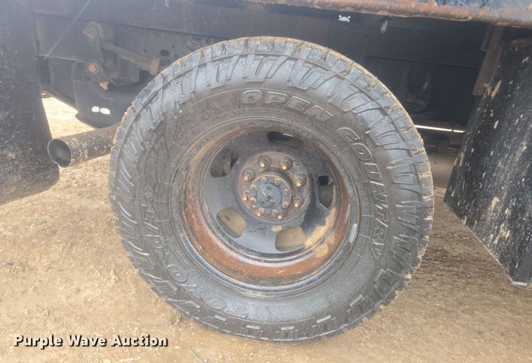 image for item DT7065 2017 Dodge Ram 3500 Crew Cab flatbed pickup truck