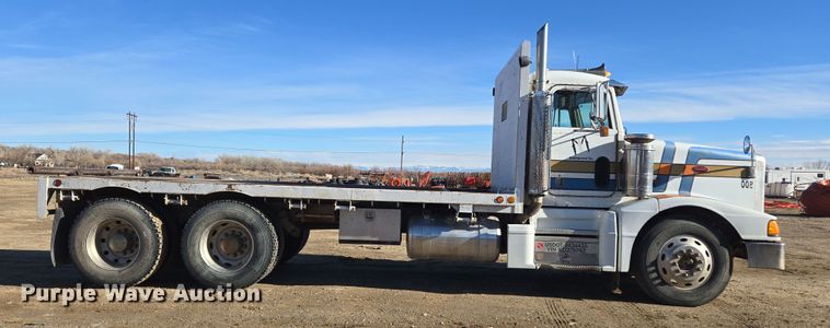 image for item DT7068 1989 Peterbilt 377 flatbed truck